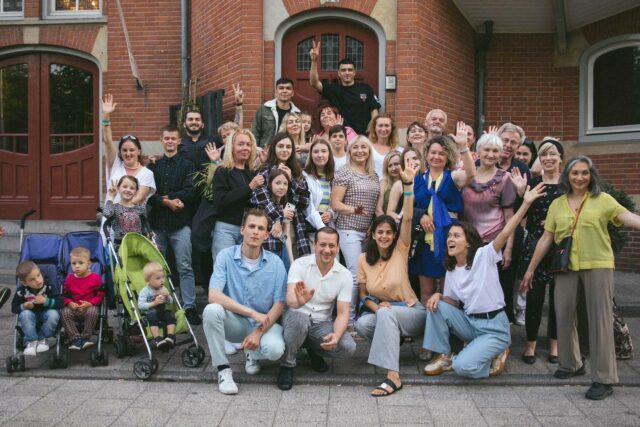 How OpenEmbassy and other local organizations are helping Ukrainian newcomers integrate into Dutch society.